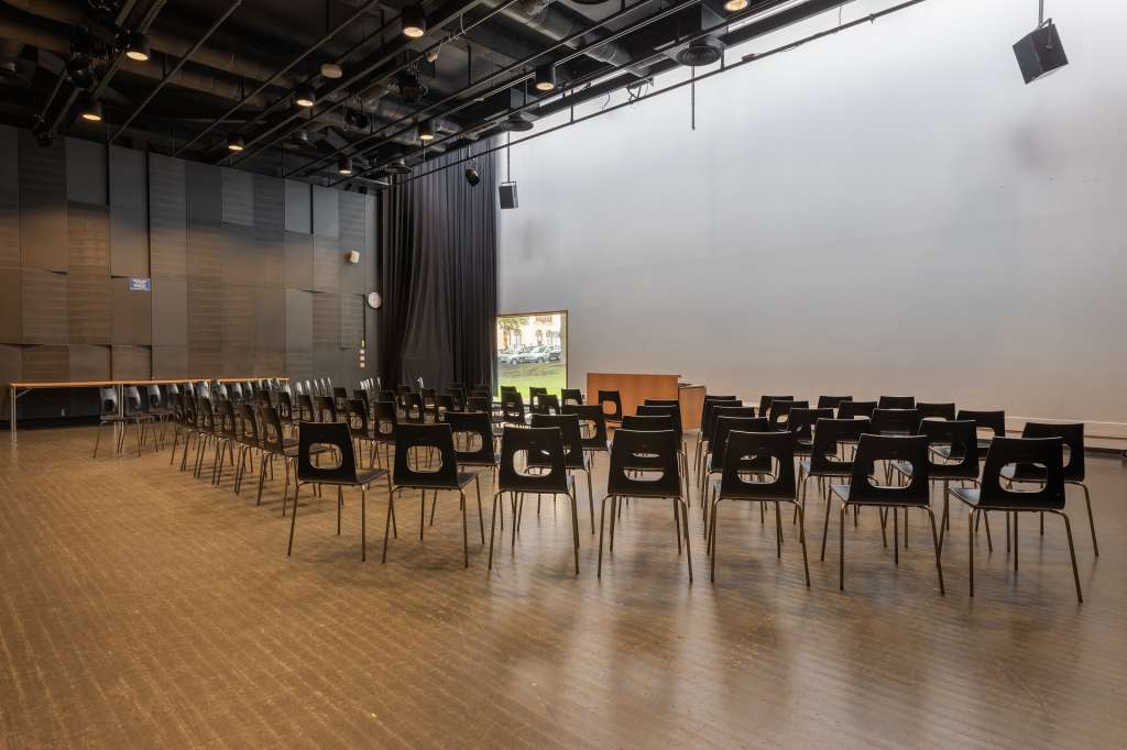 Kirjaston draamasali