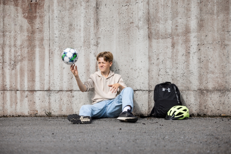 In the picture youth, football, backpack, bicycle helmet,