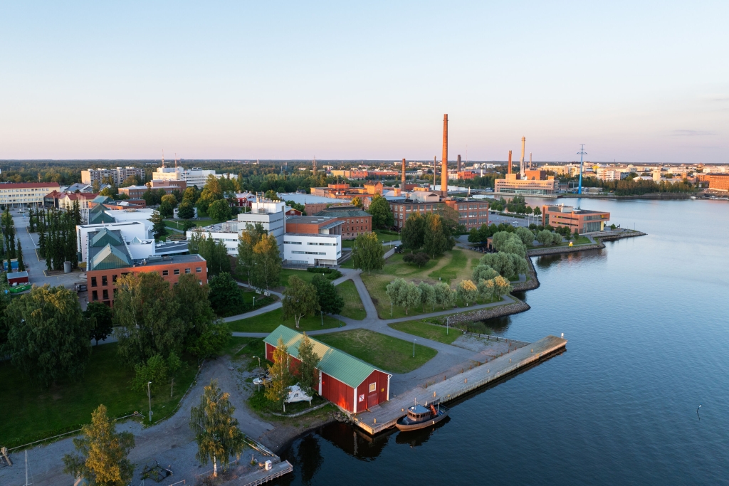 Palosaari marina with University of Vaasa campus. 
