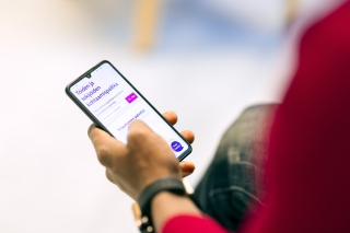 En telefon i handen