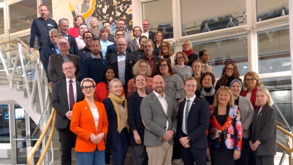 Ryhmäkuva strategiapäivän osallistujista