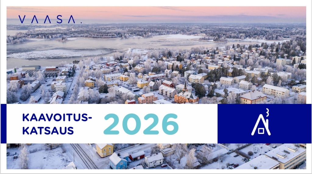 Ilmakuva kaupungista talvisen pakkaspäivän iltana, puut ovat kuurassa ja taivas vaaleanpunainen. Etualalla on teksti kaavoituskatsaus 2026.