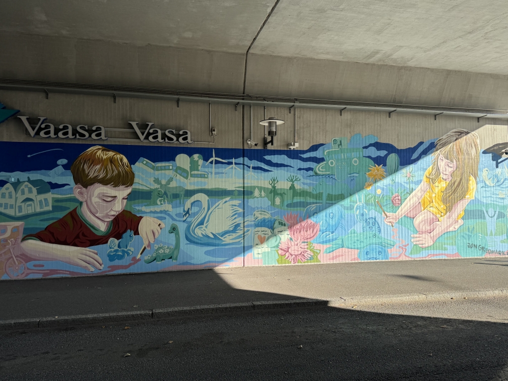 värikäs katutaide alikulussa