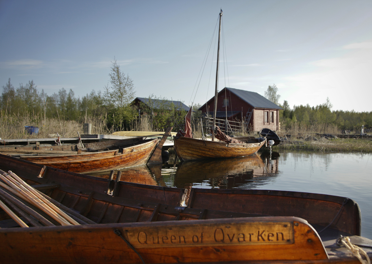 Wooden boats were used to row and sail mail over Kvarken. 