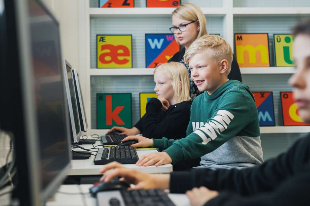 Barn på datorer
