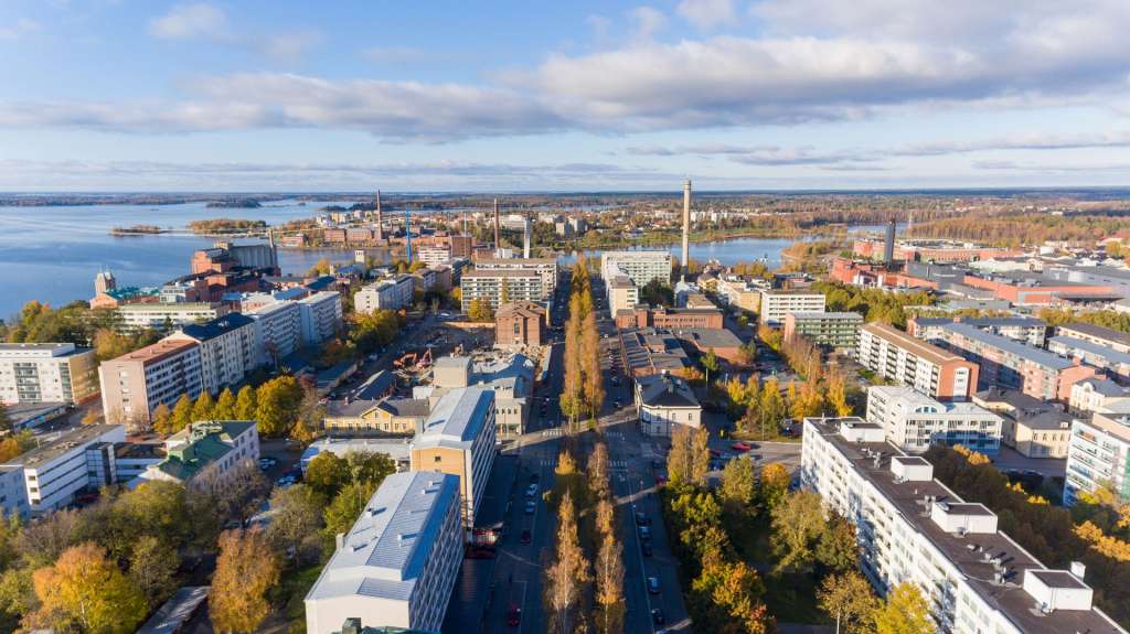 Staden på hösten i flygfoto