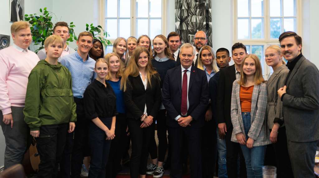 Pääministeri Rinne ja nuorisovaltuusto