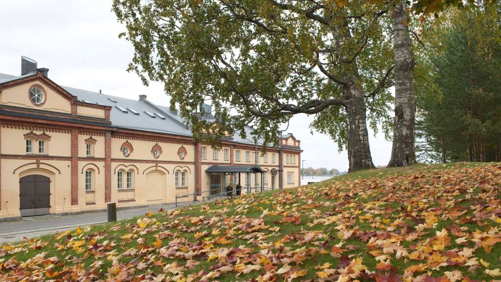 På bilden är Kuntsi museum för modern konst på hösten, fotograf Mikko Lehtimäki