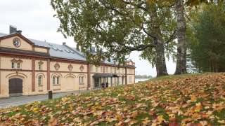 Kuvassa on Kuntsin modernin taiteen museo syksyllä kuva Mikko Lehtimäki