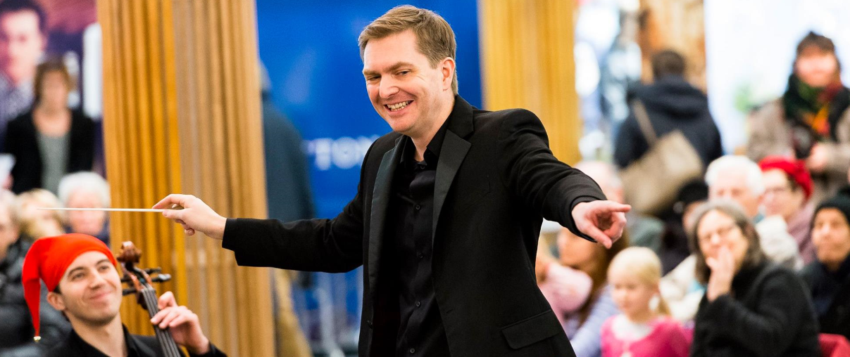 James Lowe, kansikuva