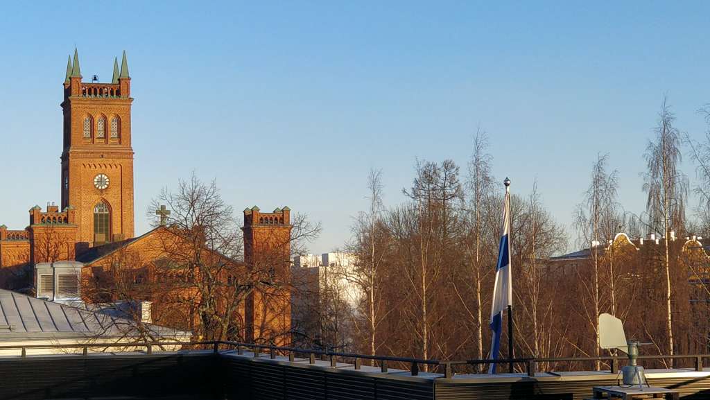Kirkko ja Suomen lippu