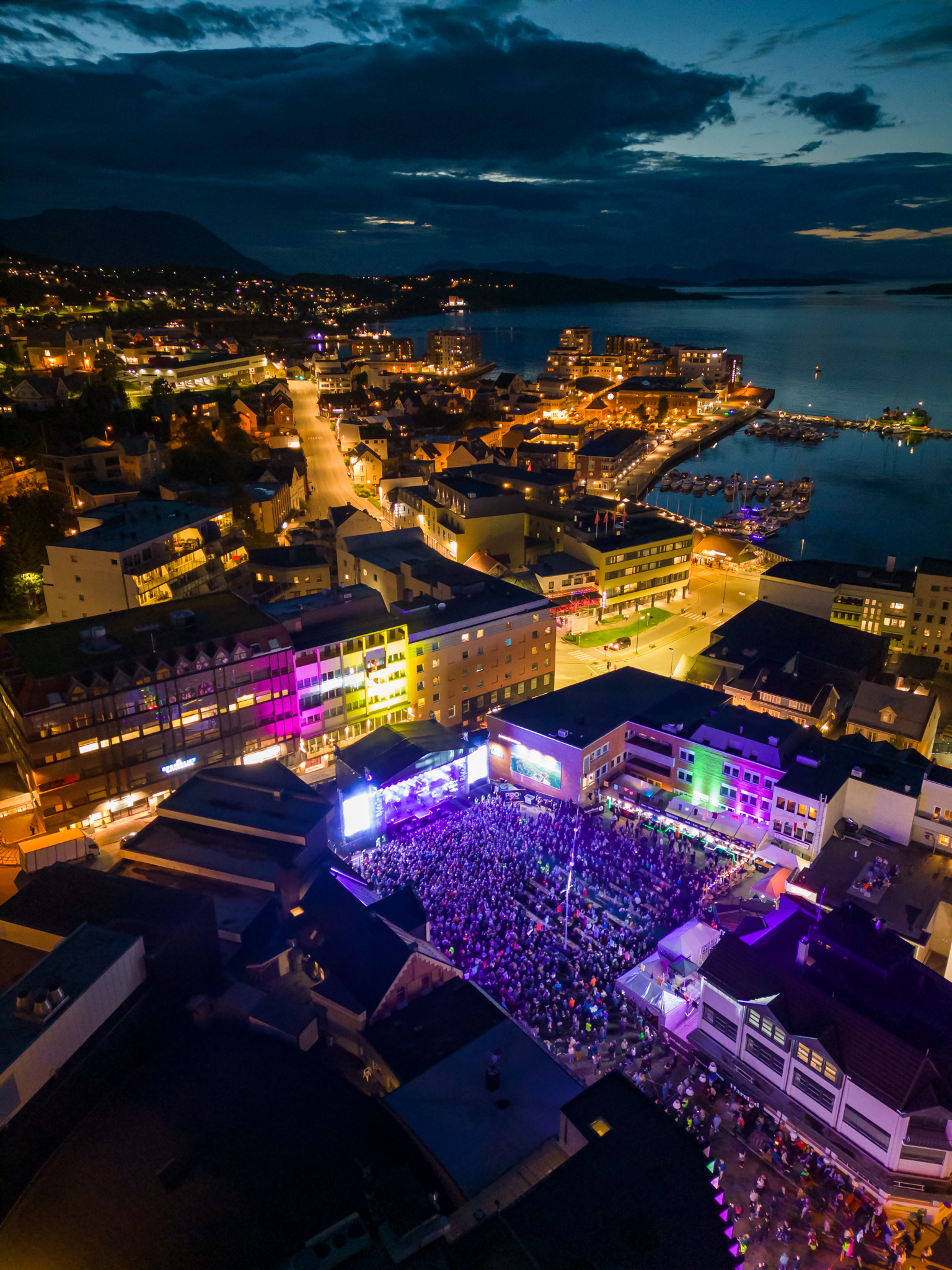 Drönarfoto över Harstads centrum medan Bakgården håller på att byggas.